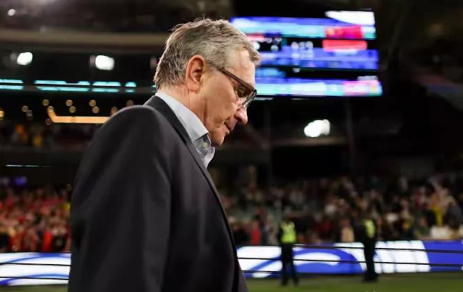 大家信不信伊万不下课，原因出乎意料:

1、足协主席宋凯和副主席许基仁随军督战，