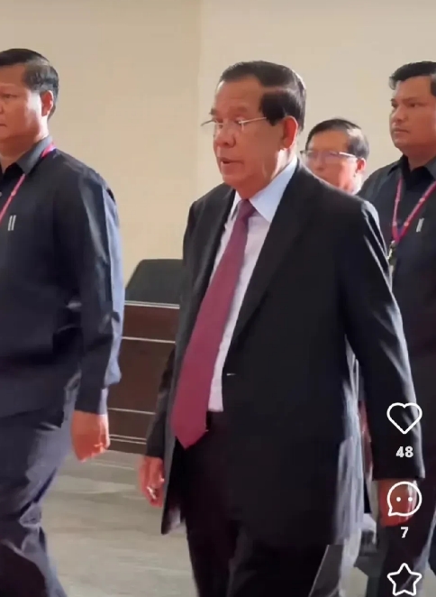 惊悉，柬埔寨政府卑躬屈膝，向美日大献殷勤而震叹民众。柬埔寨允许美日访问云壤基地，