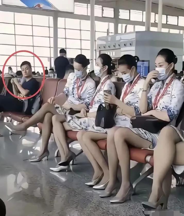 此时此刻小哥的内心活动是什么？