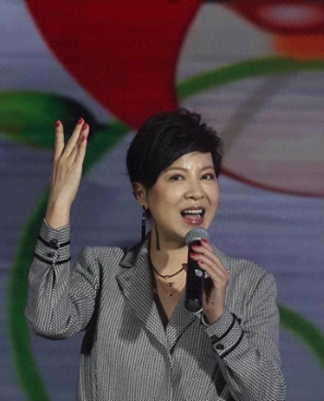 杭天琪:曾9次上春晚,46岁高龄生子,如今婚姻状况如何?(周冰倩个人资料简介)-第16张图片-九妖电影 杭天琪:曾9次上春晚,46岁高龄生子,如今婚姻状况如何?(周冰倩个人资料简介)-第16张图片-九妖电影