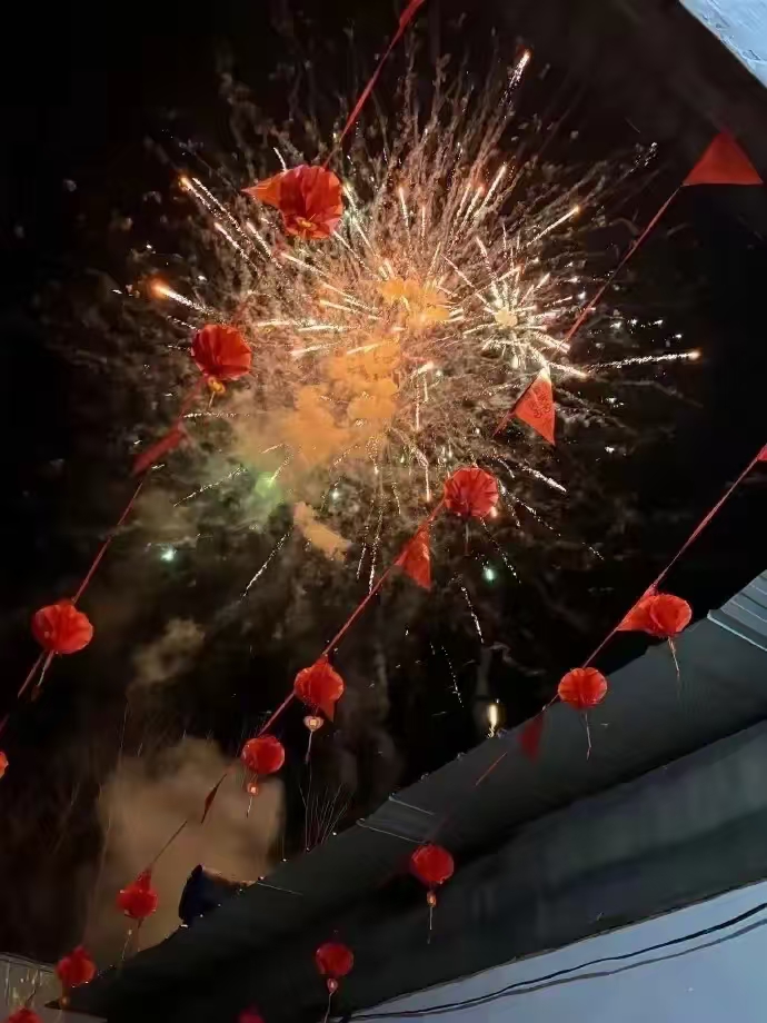 发现没有，
子女没有念过多少书的，
只有小学或初中文凭，
一般和父母相处得都比较