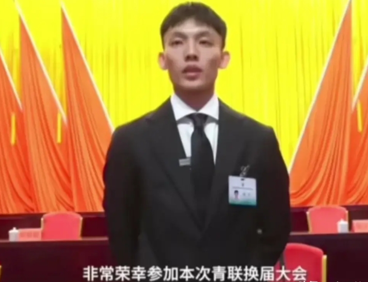 广东队队中有两位副主席！

日前，广东宏远篮球俱乐部球员，有“惠州外援”之称的徐
