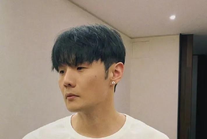 李荣浩新专辑出问题了 他很懊悔

                       