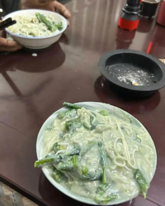 第一次给男朋友做饭，他却不吃，一番美意喂了狗，真是给惯的!