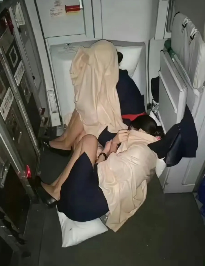 空姐其实是个很辛苦的职业