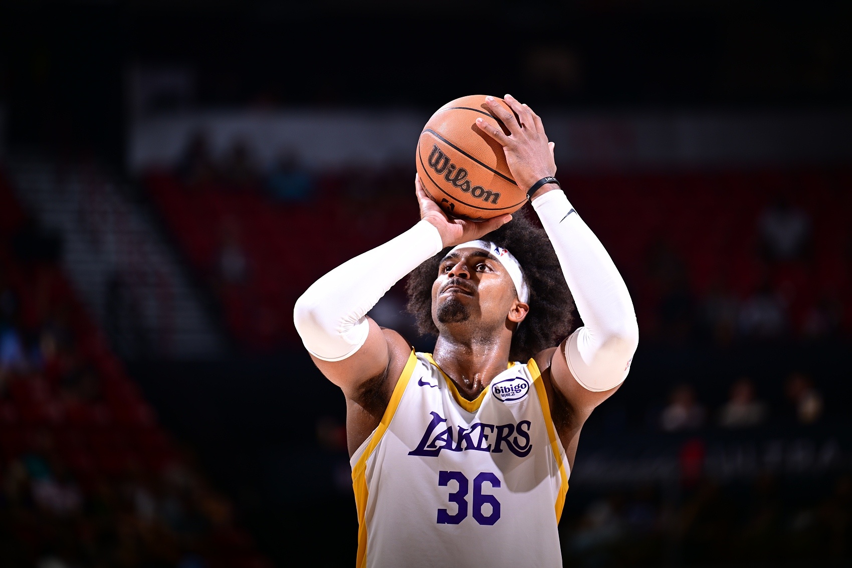 勇士这笔签约确实捡漏了！
根据NBA记者米切尔斯科特的报道，勇士和自由球员布雷克