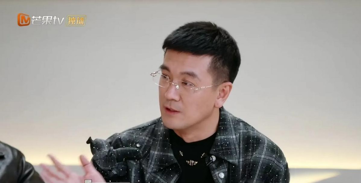 杨子承认挣钱靠黄圣依

                            