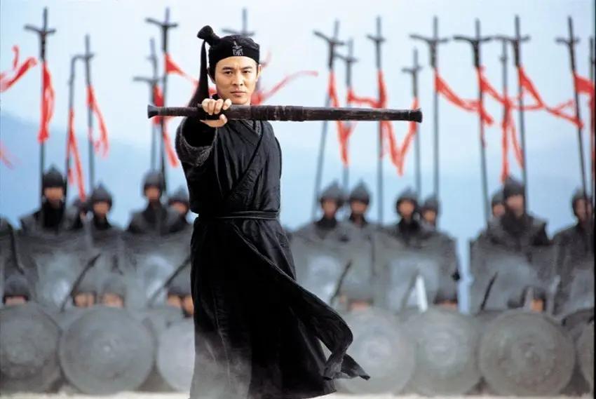 1996年，李连杰想找张艺谋合作拍电影，被拒，理由是脸上奶油气太重，没想到，6年