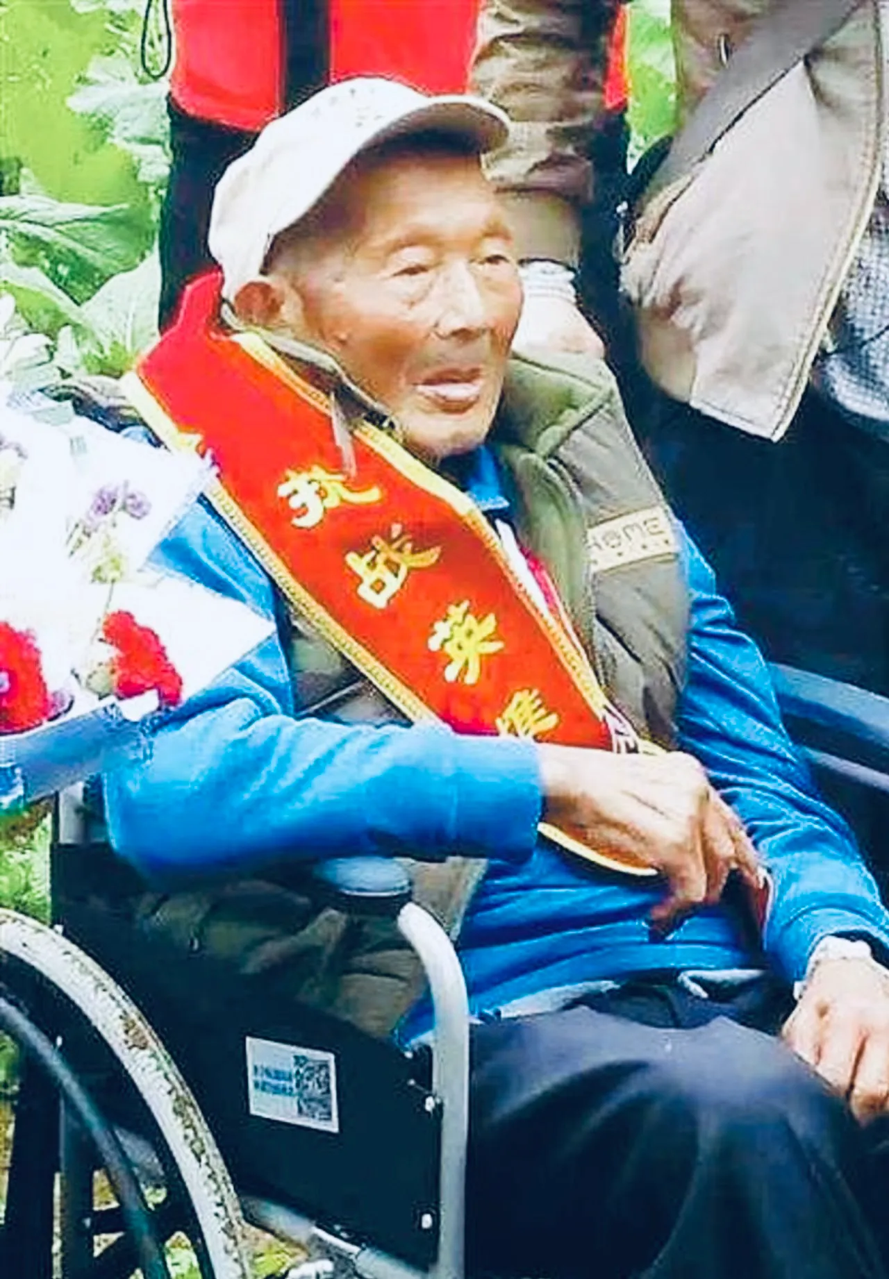 1949年，30岁易祥团长，把湖南的老婆孩子，托付给勤务兵庹长发，匆匆撤退至宝岛
