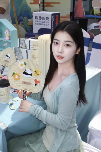 一到周末老板就要我陪他去秘密基地，真的好累呀哈哈哈哈哈