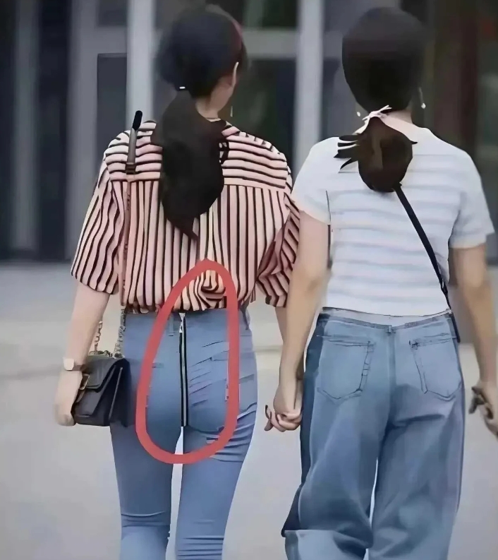 问一下设计师，你当时是怎么想的？哈哈哈[开怀大笑][开怀大笑][开怀大笑]