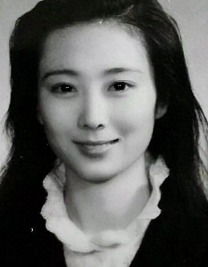 《红楼梦》鸳鸯扮演者郑铮去世，享年61岁。
 
她演的红楼梦里的鸳鸯、家有九凤里