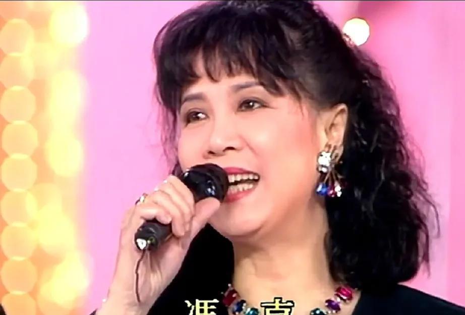 还记得这位港星吗？以前经常在亚视剧演师奶
她的名字叫冯真，七十年代加入亚视前身丽