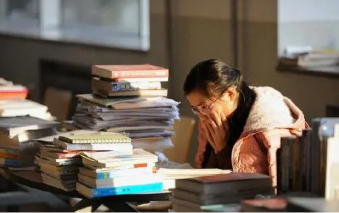 讲课老师不考公考编？背后原因令人深思