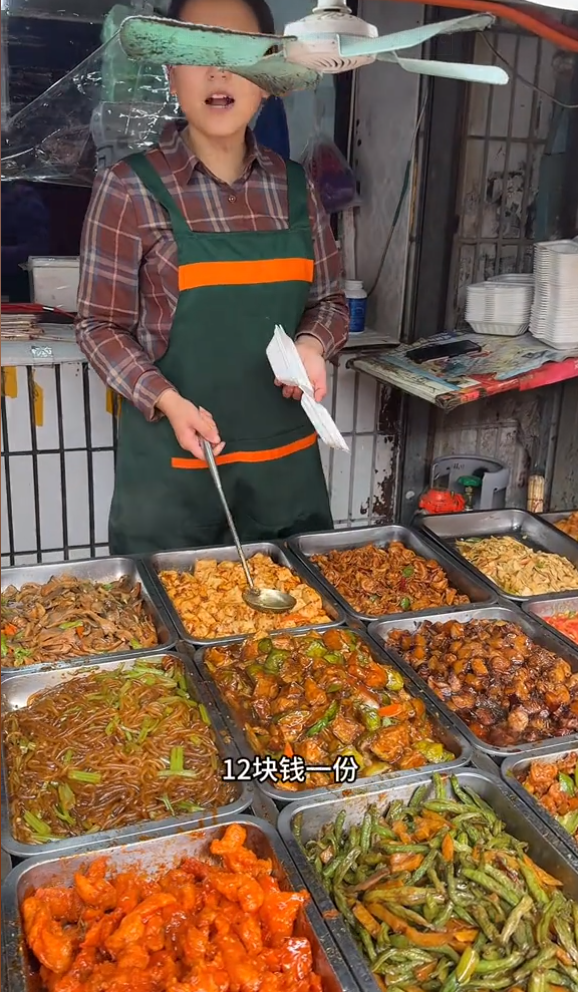 这样的盒饭12块钱你觉得贵吗？