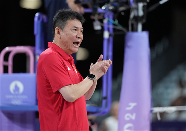 巴黎奥运会，中国女排出局后，《新民晚报》对主帅蔡斌进行了采访，文章中，还透露了他