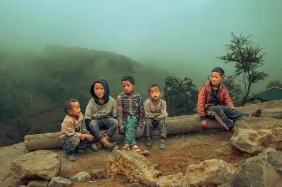 中国优先改善山区基建不搞搬迁

                        