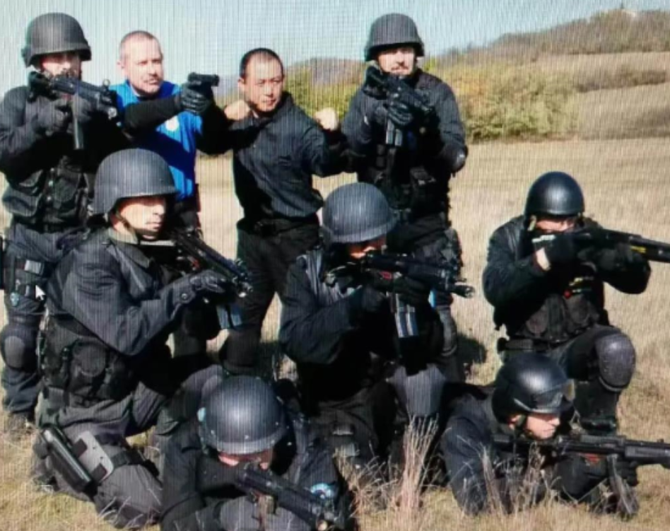 2003年，中国小伙被邀请到匈牙利国家特警队教中国“功夫”，那里个个身手不凡，结