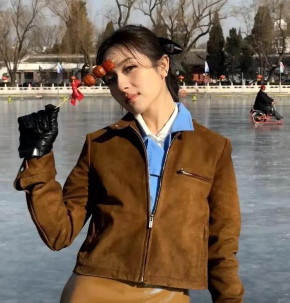 李兰迪童星出道，在《无心法师2》等剧中崭露头角，凭借自然演技收获众多粉丝。近日，