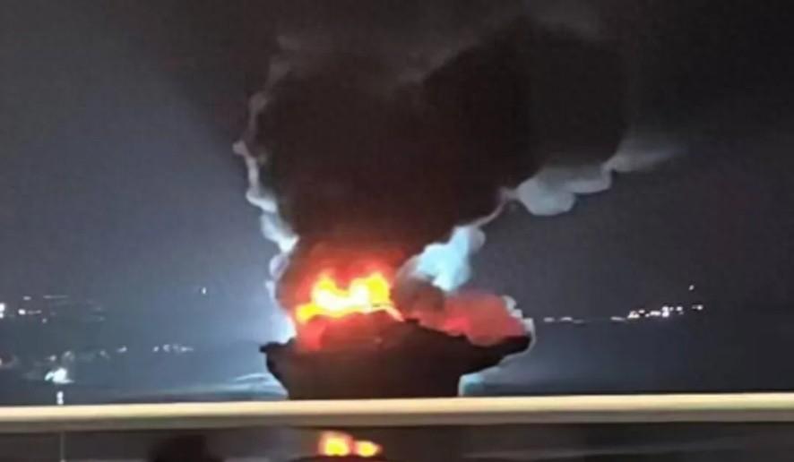 明斯克航母起火了，情况很严重！
这艘船是苏联海军的骄傲，曾经是太平洋舰队的旗舰，