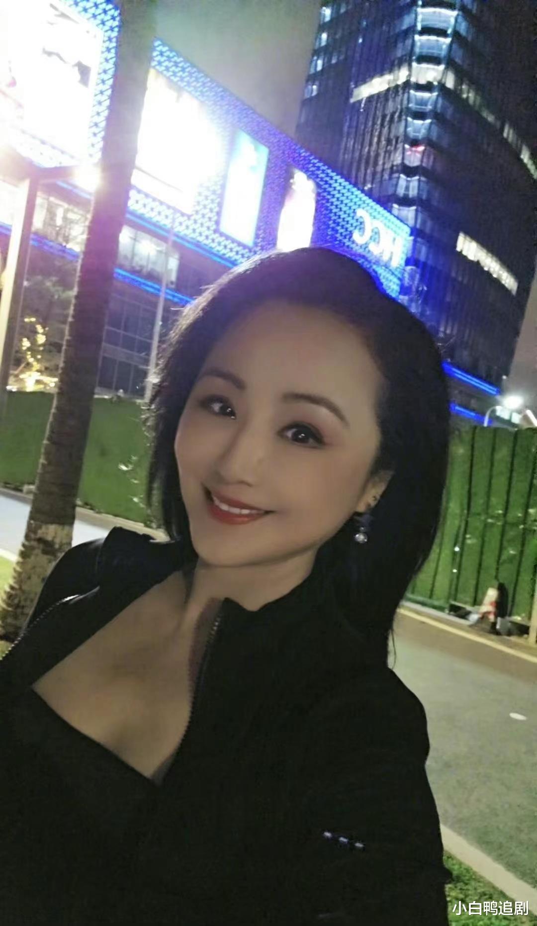 曹颖近况惹热议！在韩国夜市小店卖货，浓妆艳抹（曹颖事情）-第8张图片-九妖电影