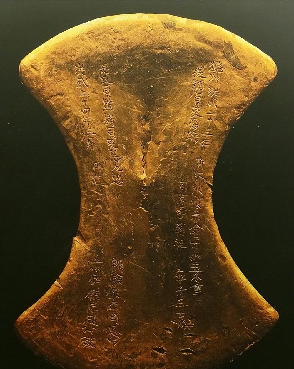 在那个炎热的1972年夏天，山西太原郊外的明金王陵园边上，刘秀英和王宗用两位农民正汗流浃背地忙着取土