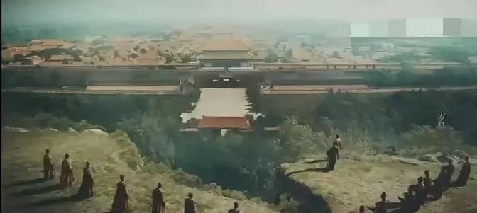 1424年，朱棣驾崩，太监对内阁杨荣说：“咱们秘不发丧，用锡融成一口大棺材，将陛