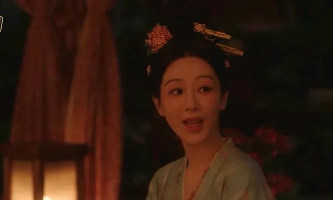 《国色芳华》，终于知道蒋长扬为什么要誓不娶妻了？
所以当她看到蒋长扬把讨好他的官