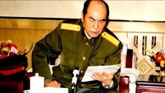 71年，张万年突然接到上级紧急命令：稳住师政委，千万别让他调兵