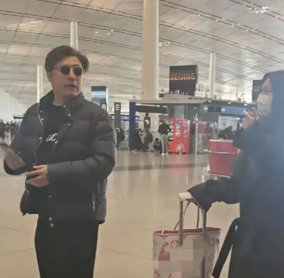 李湘女儿，太豪横了！

25年2月23日下午，有网友晒出了王岳伦送女儿王诗龄去上