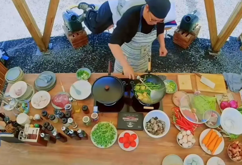 自从有了贾冰做饭，黄大厨也彻底翻车了
贾冰和黄磊做饭的最大区别就是。
贾冰做饭；