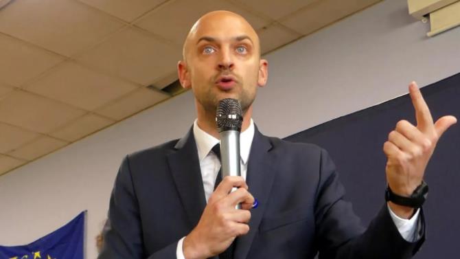 法国外长对特朗普态度强硬。

俄罗斯卫星通讯社1月8日报道，法国外长让-诺埃尔·