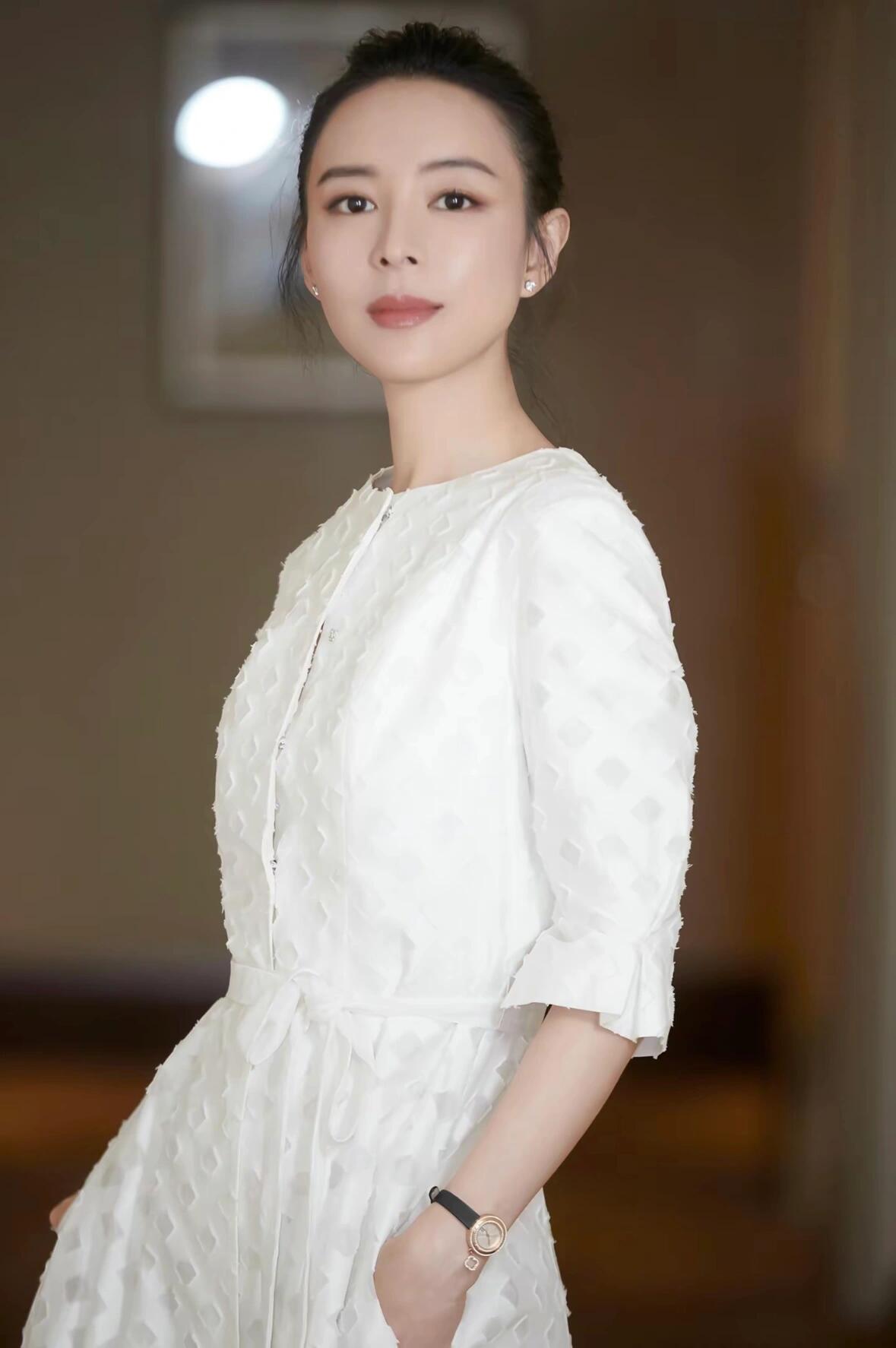 张静初：逆境中绽放，内娱读研勇夺魁首