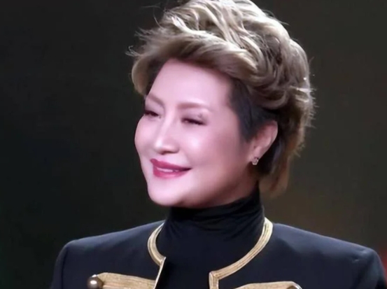 萨仁高娃是一个非常多才多艺的人