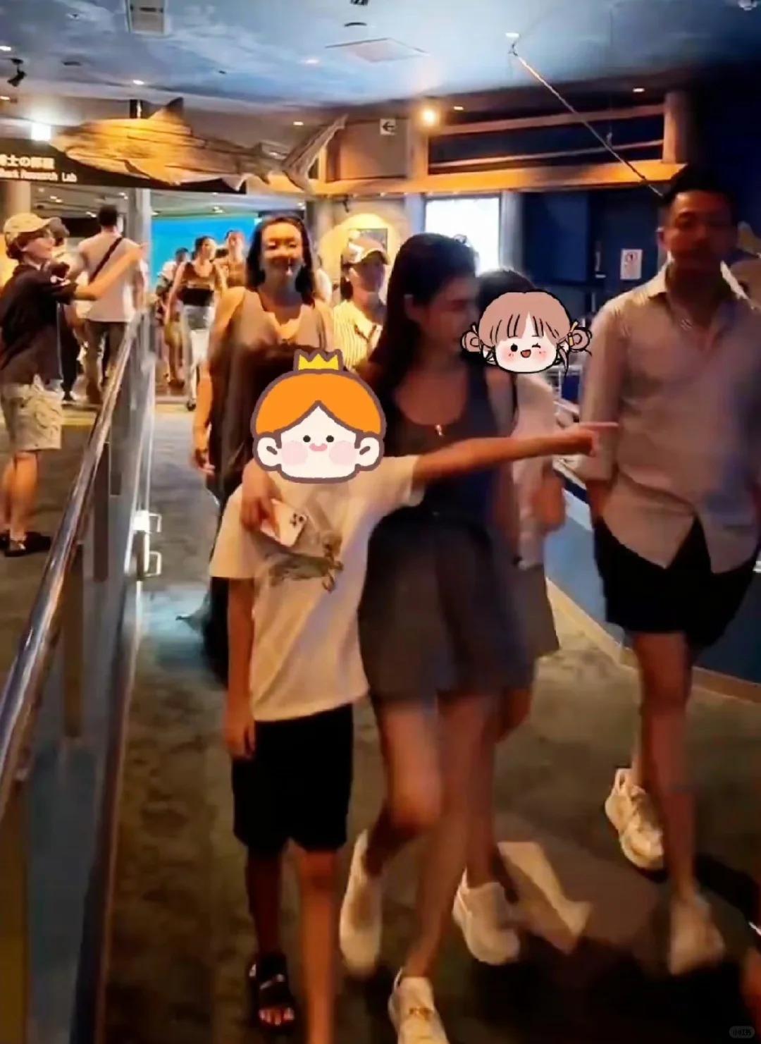 大S绝对想不到，自己的儿子女儿和后妈真亲

Mandy小玥儿牵手游玩
	
汪小菲