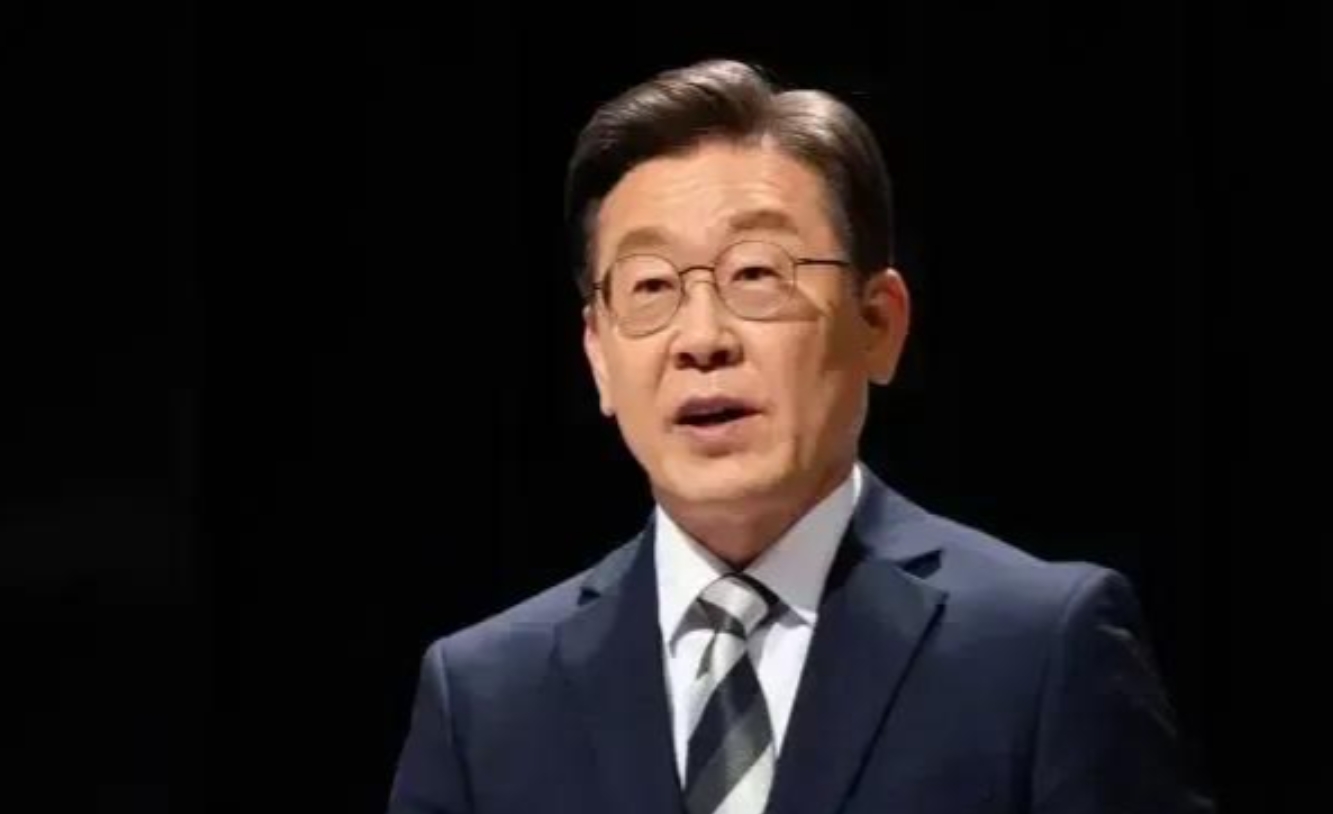 同为政客，同样参加综艺，李在明的口碑尹锡悦好太多了。

2017年，李在明携夫人