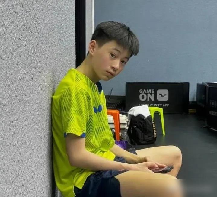 没想到在wtt马斯喀特挑战赛男单 quarterfinal 看到这一幕
在力廉巴