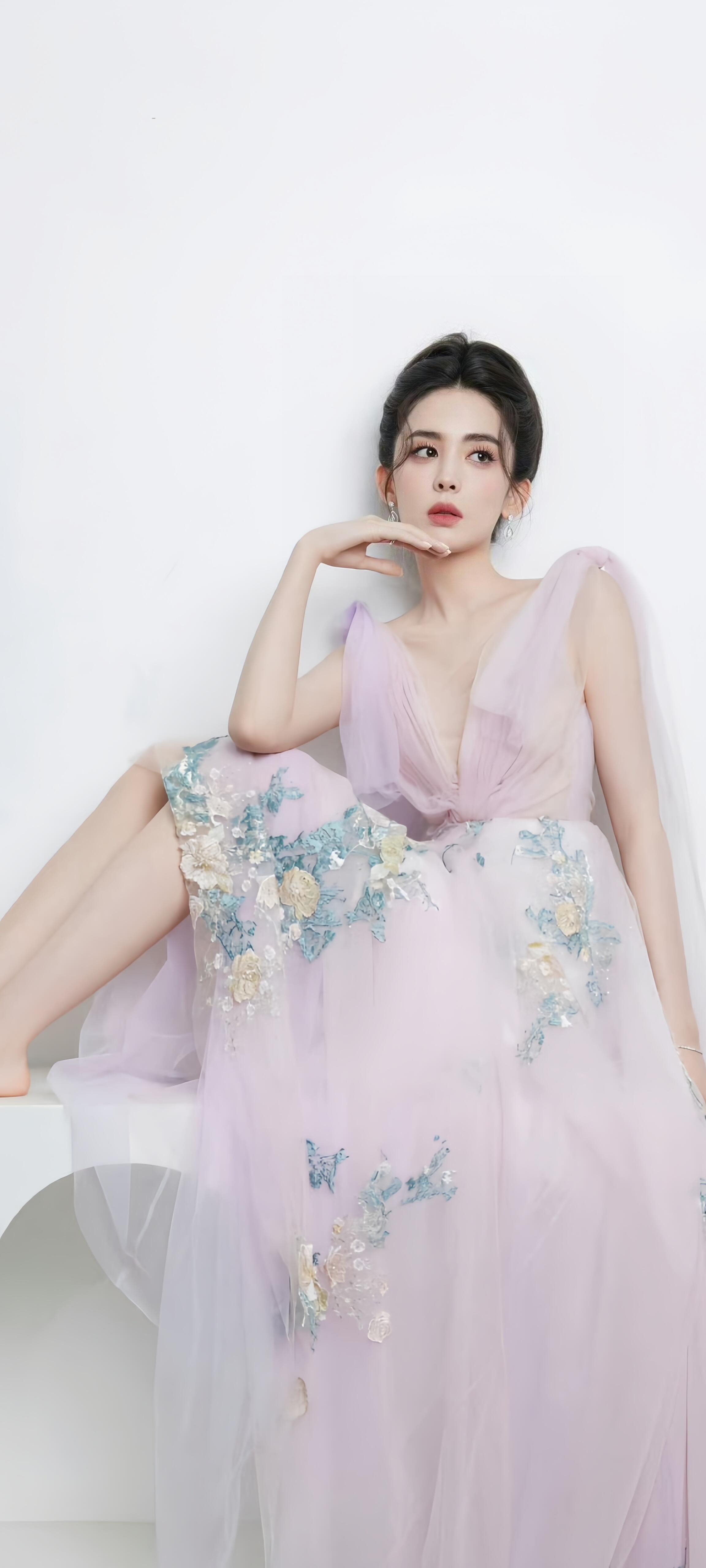 美炸！娜扎穿搭搭配堪称完美