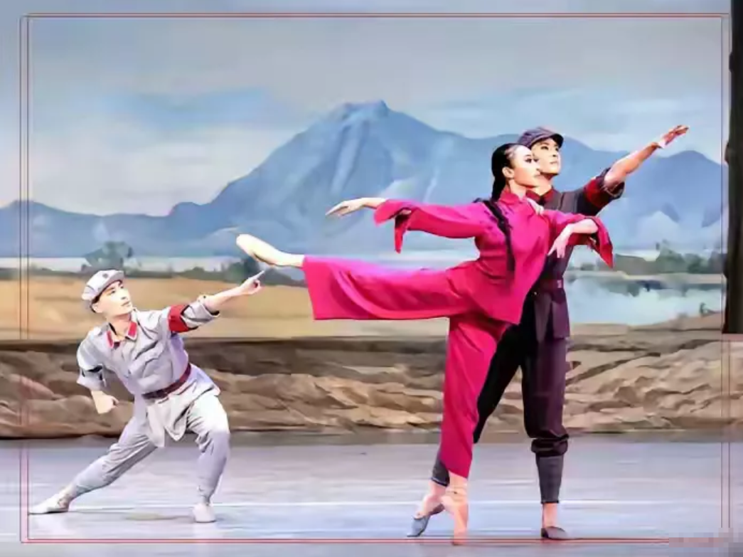 这是《红色娘子军》？还是小女孩在跳橡皮筋？

同样一个芭蕾舞蹈动作“倒踢紫金冠