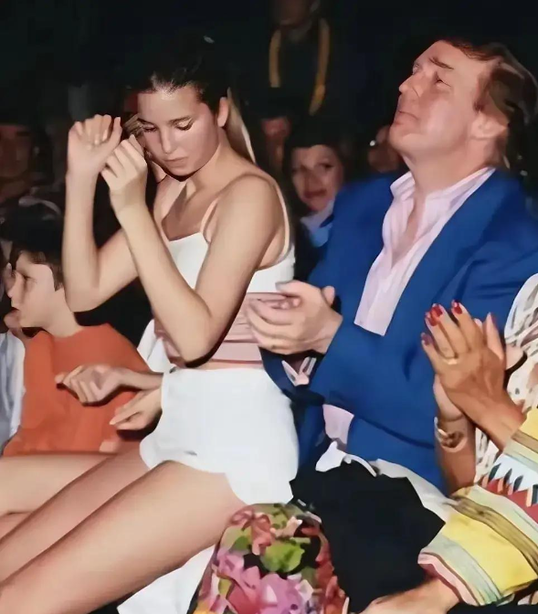 伊万卡·特朗普，这位亿万富翁之女，总是站在聚光灯下，引发人们的各种讨论和遐想。1
