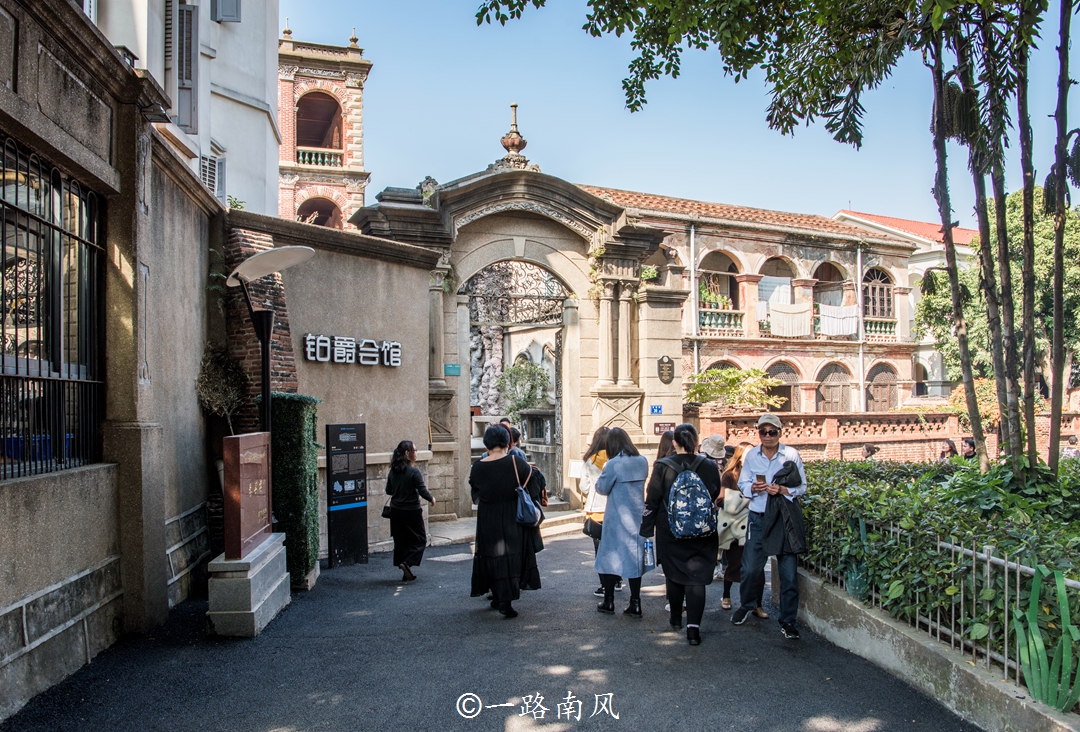实拍福建弹丸小岛，岛上遍布别墅洋楼，禁止汽车通行，上岛只能坐船