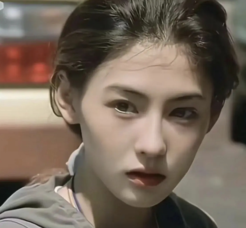 张柏芝的三个儿子分别是：

1. 长子：谢振轩，现年17岁，父亲是谢霆锋，遗传父