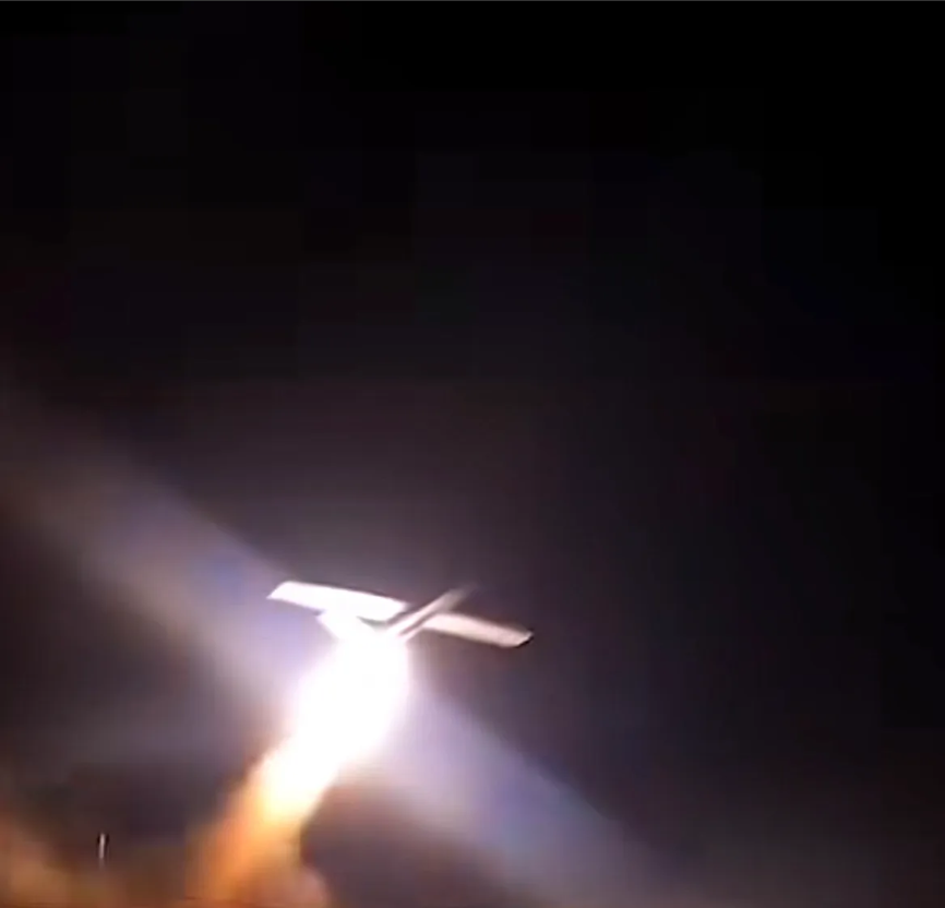 真相大白！找到了胡塞武装远程奔袭1700公里，突袭以色列特拉维夫，却让以色列的“