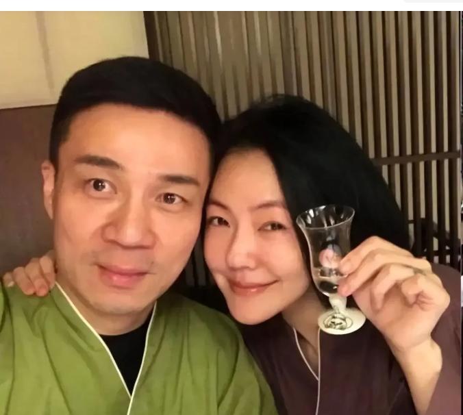 小曲线要疯了，许雅钧竟然抛弃小曲线，娶27岁的姜女士为妻，还让4岁儿子回台接受教