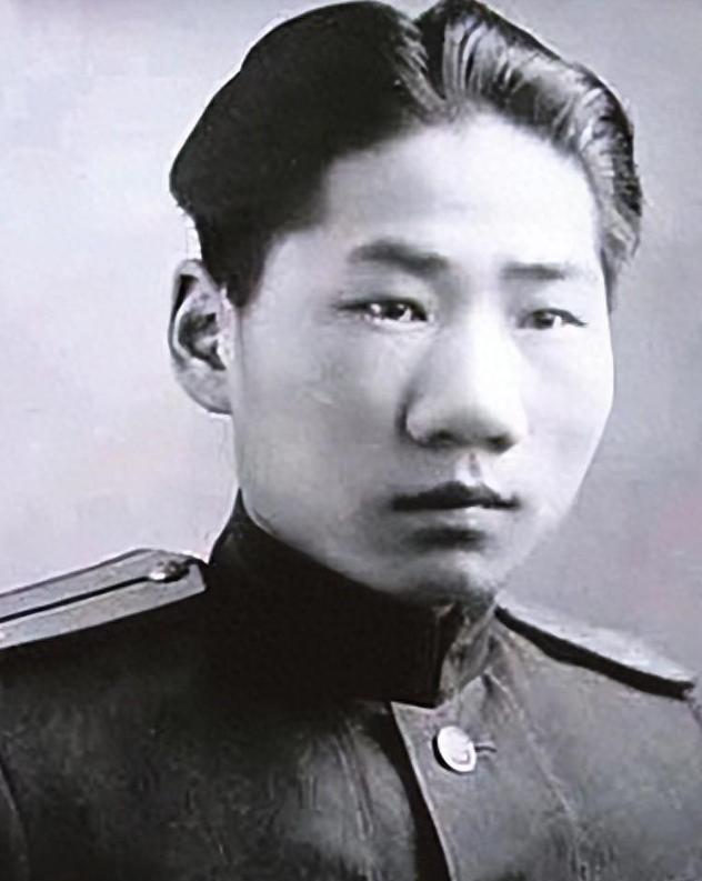 彭总火车上回忆毛岸英，英勇牺牲令人心痛