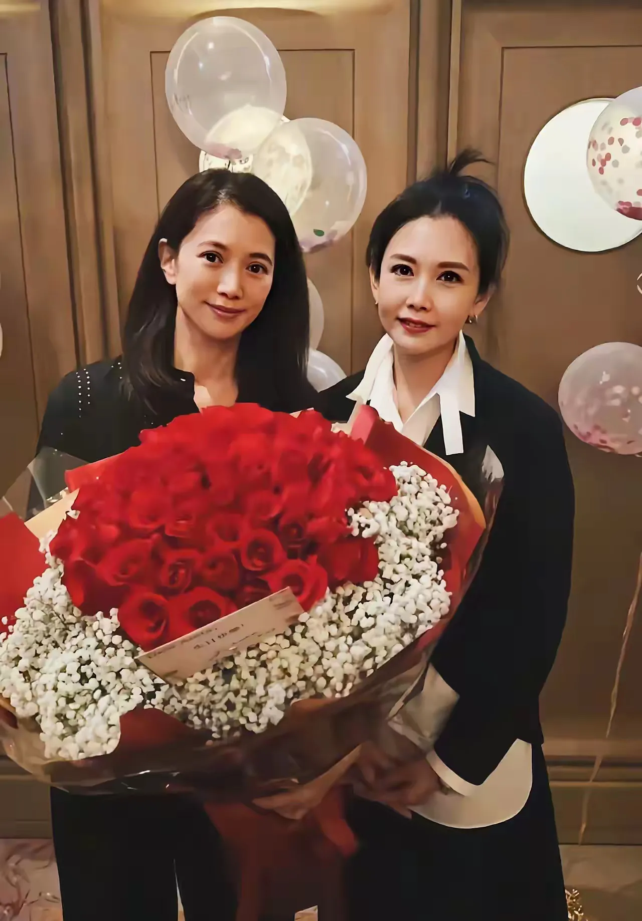 图中的女神认得出是谁吗？好有亲切感啊