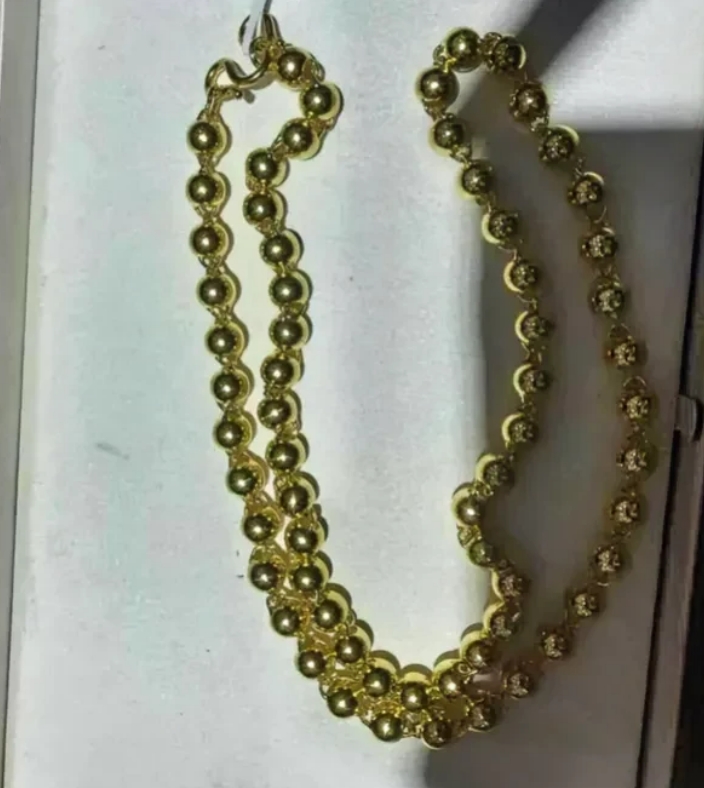 “太不厚道了！”湖北恩施，一男子与朋友外出吃宵夜喝酒时，与邻桌发生冲突。过程中，