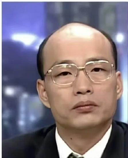韩国瑜年轻时候原来是戴眼镜的，和现在看起来还有不小的差别。