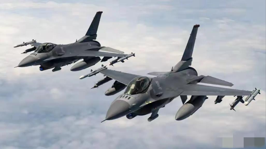 嘿，西方专家们心里头那个急啊，说美国要给乌克兰送F-16，到头来可能让俄罗斯成了