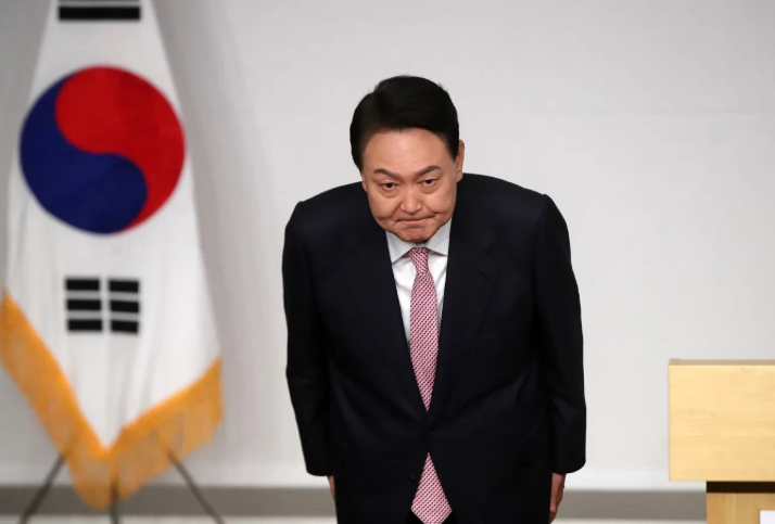 突发消息！韩国总统尹锡悦因涉嫌发动内乱被批准逮捕！多家外媒发布快讯称，韩国高级公